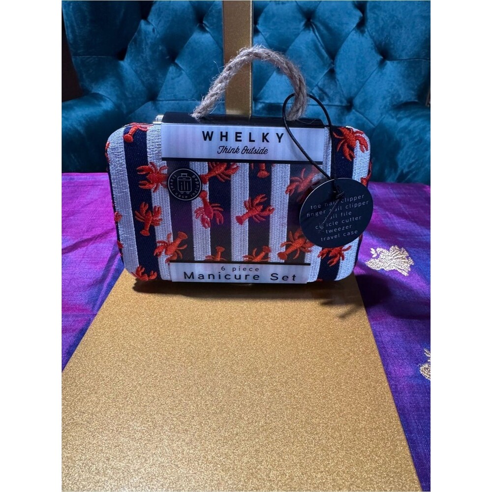 NWT WHELKY Striped Lobster 6 Piece Manicure Travel Set Case